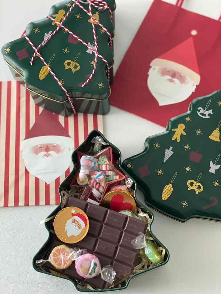 Flying Tiger Copenhagenで、姪っ子のクリスマスプレゼントを用意しました🎄
ツリーの缶の中には、星型のペンとチョコのノート、キャンディ、コインチョコレート。

#FlyingTigerCopenhagen #フライングタイガー #クリスマス #クリスマスプレゼント #クリスマスパーティー #プチプラギフト #プレゼント