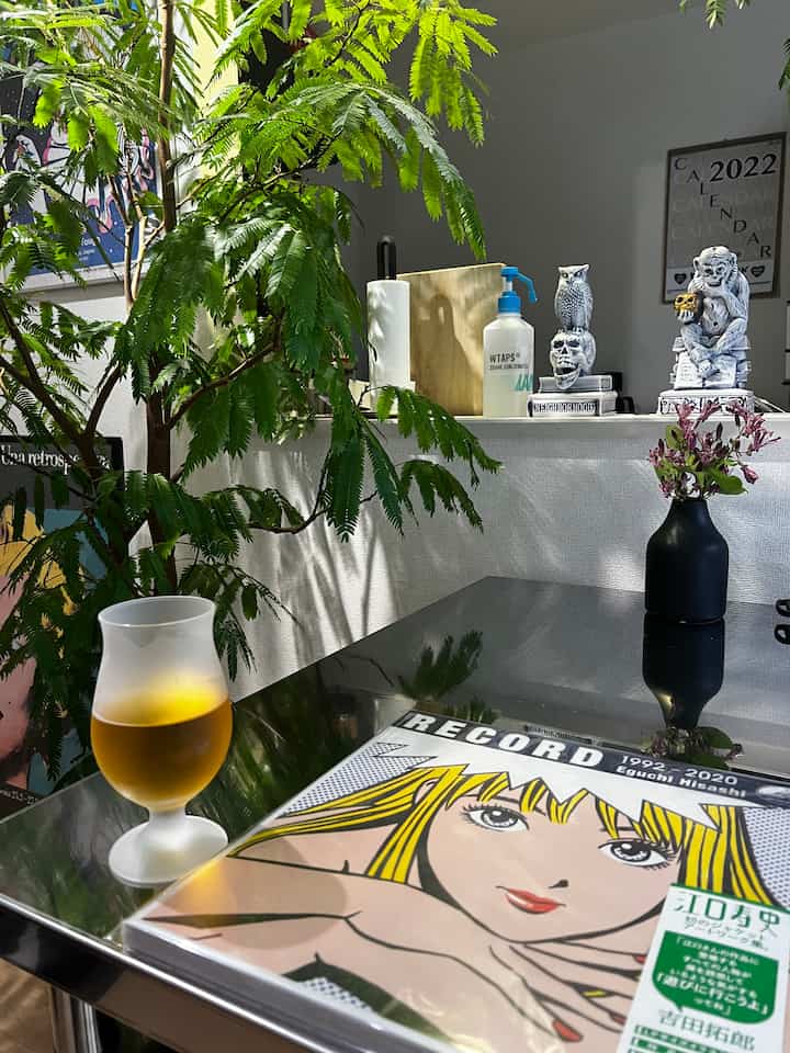 とってもお気に入りの画角。ここでお酒が飲める幸せ。江口寿史さんの作品集をゲットしました。額に入れて飾りたい。

#アートのある暮らし
#エバーフレッシュ
#ステンレステーブル