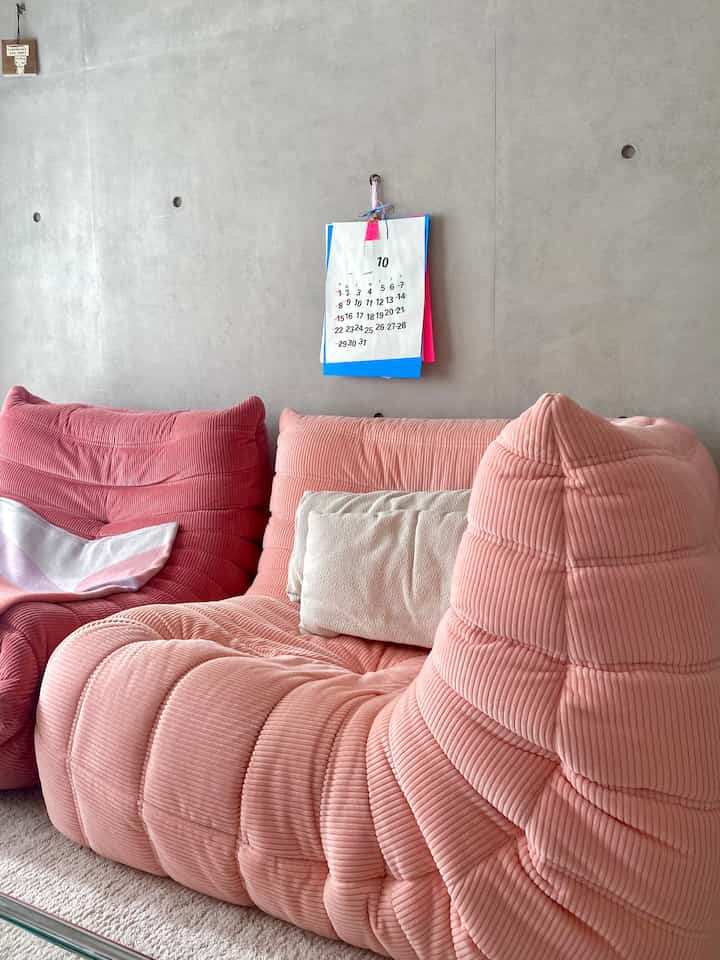 もっちもち　　

#ソファ #リーンロゼ #ligneroset #クッション #カレンダー #momonatural #モモナチュラル #カーペット #ラグ #リビングルームのインテリア 