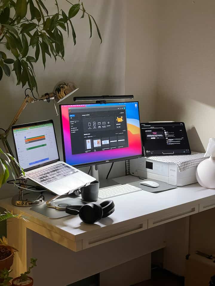 普段あまり載せない仕事部屋💻
インテリアに馴染むワークスペースももちろん素敵だけど、パソコン周りは利便性とかっこさを押し出してみようと思ってこんな感じになりました🫶

#ワークルームインテリア #ワークスペース #ワークルーム #仕事部屋 #作業室 #作業部屋 #リモートワークスペース