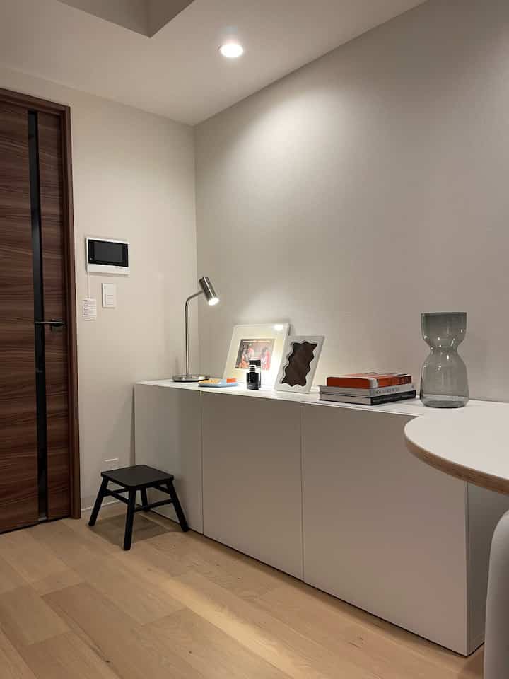 IKEAのBESTÅ は有名やけど
実際に購入してもやっぱり良い！！

2人で組み立て3時間くらいでできた🕰️

お値段も2つ＋1つ組み合わせて、
3万円切るありがたい価格🙇

収納増やしたい人はお勧めです❣️


#interia #インテリア  #暮らしの記録
#ふたり暮らし
#同棲部屋　 #韓国インテリア
#IKEA #IKEA購入品