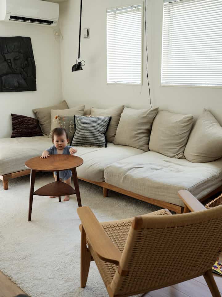 綺麗に整えたソファーも良いけど、
くしゃっと感のあるソファーも好きです。


#リビングルーム 
#ラウンジチェア 
#ソファ 
#ラウンドテーブル 
#ラグ 
#暮らし
