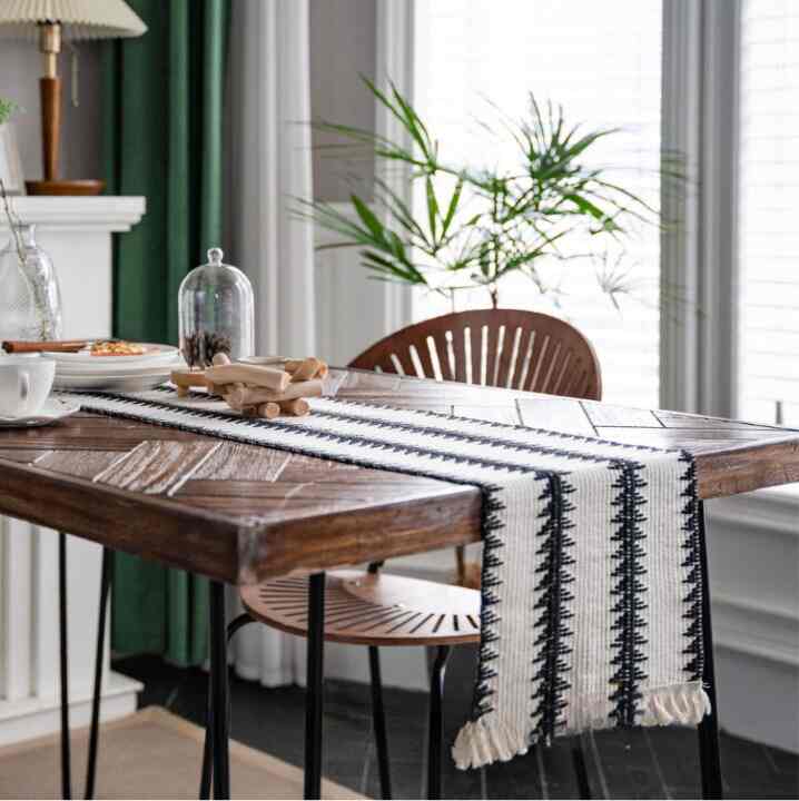 Table Runner Nordic, Black Tree