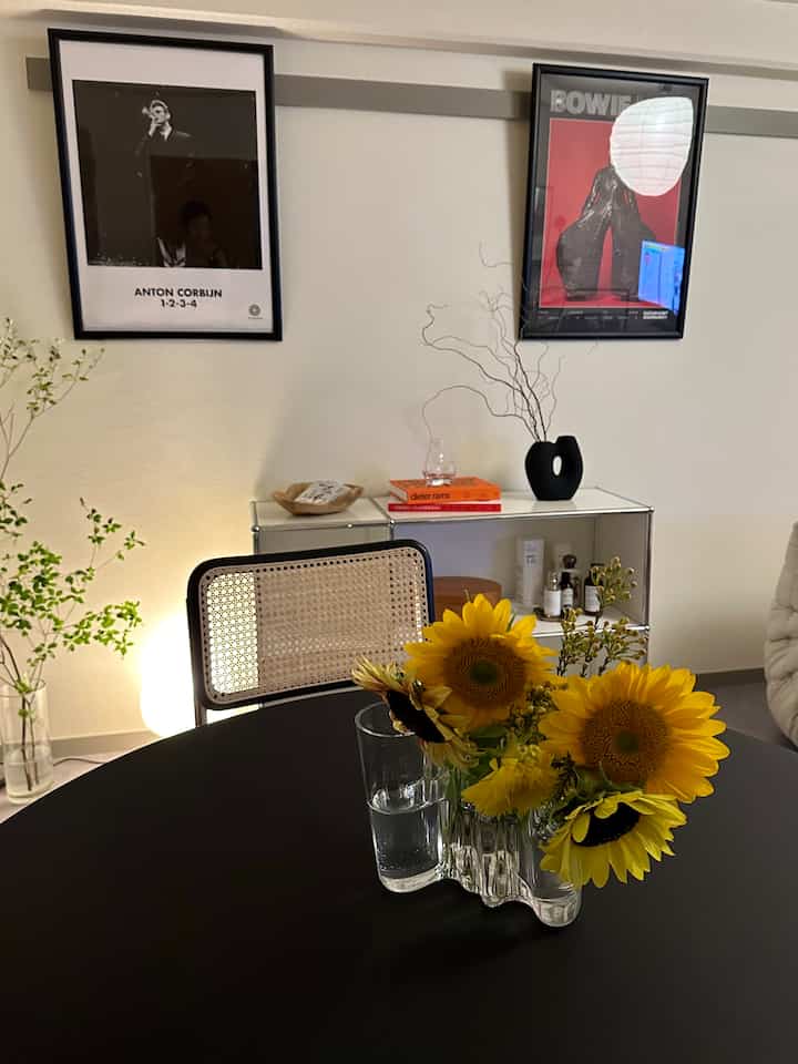 夏はお花が傷むからあまり買わないけど、やっぱりあると心が躍る☺️

#2ldk賃貸 #賃貸インテリア #マンションインテリア #花のある暮らし #ミッドセンチュリー#iittla #usmhaller #midcentury #room #myroom #livstagrammer #interior #interiorcoordinate #mygoodroom #instahome #cozyhome