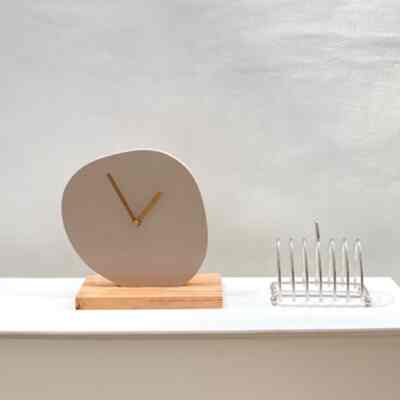 Kime irregular table clock