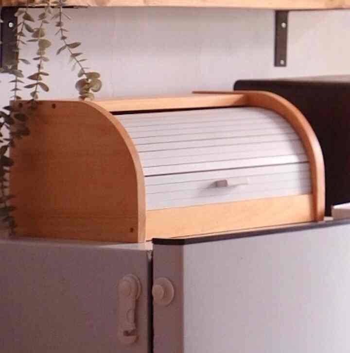 Tempat Roti dengan Tutup Slide Kayu + Putih