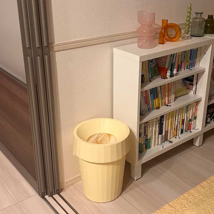 Karpet multi tiket kuning mentega 🧈
Saya juga suka tempat sampah HAY 🌿
#hay #ゴミ箱 #本棚 #ikea #littlerooms #besta #イエローインテリア #フラワーベース #홈인테리어 #주방인테리어