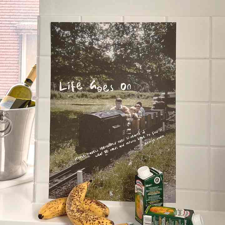 LIFE GOES ON ポスター