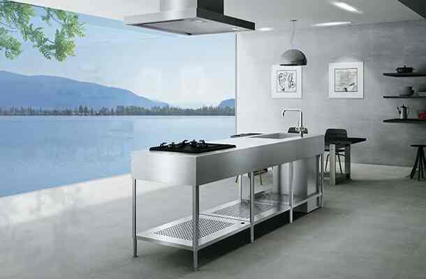 シンプルさ際立つフレームキッチン  OSSO