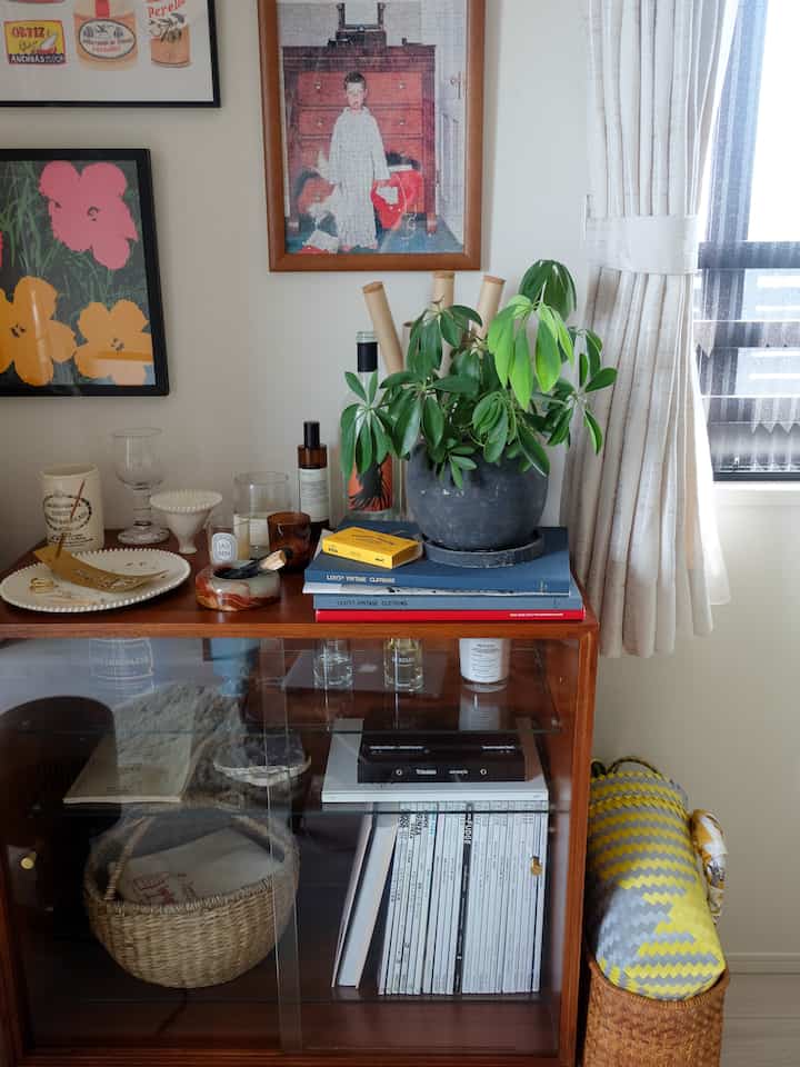 ガラスシェルフだと、中まで色々インテリアを考えられるから楽しい♪


#ガラスシェルフ #キャビネット #ジャーナルスタンダードファニチャー #お香 #お香のある暮らし #観葉植物 #インテリアグリーン #観葉植物のある暮らし #トロイボックス 