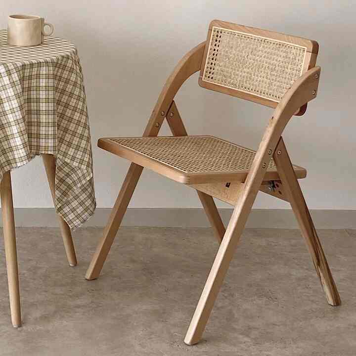 折りたたみラタンチェア