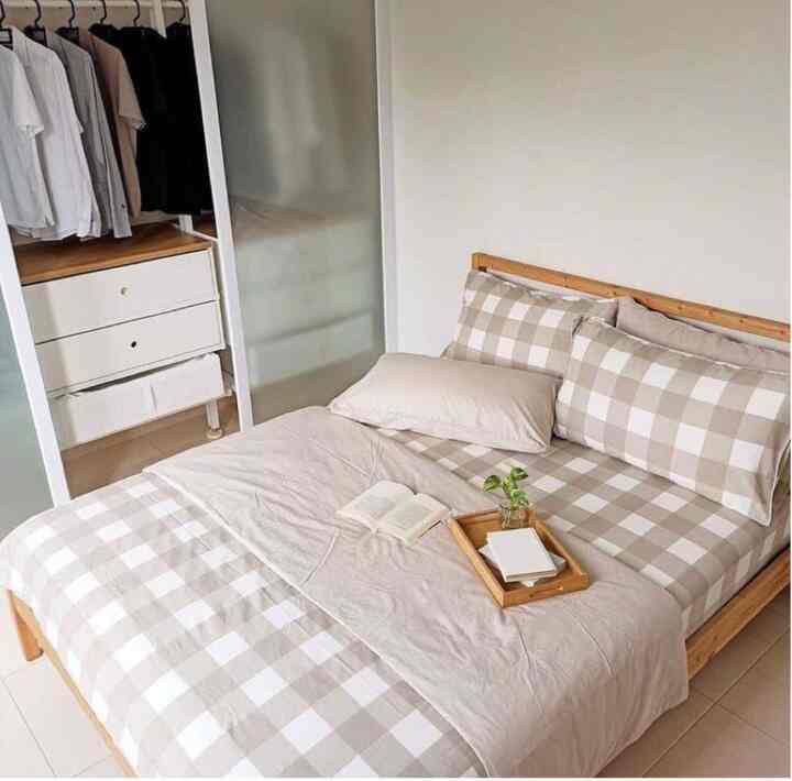 Sprei Kotak-kotak, Emily Cream