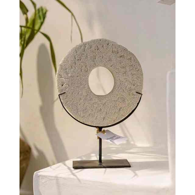 Craved Round Stone White