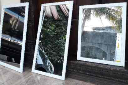 Kaca Cermin Dinding Gantung