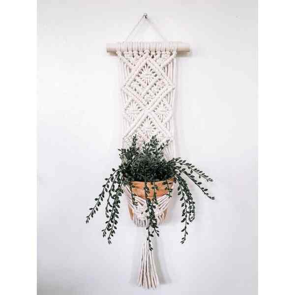 Macrame plant hanger