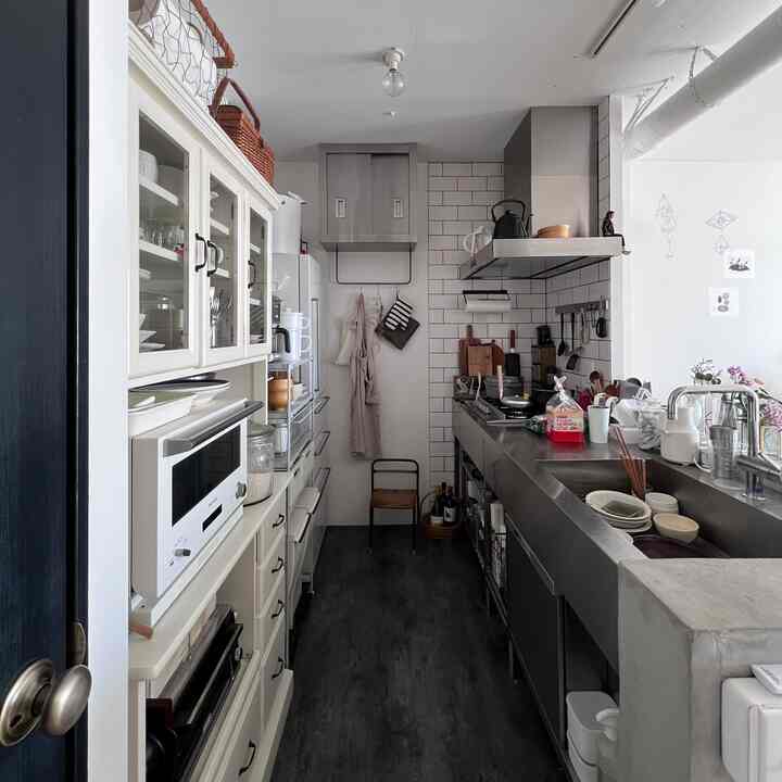 ステンレスと白黒グレーのキッチン🩶

#キッチンインテリア #キッチン #キッチンリモデリング #キッチンデザイン 