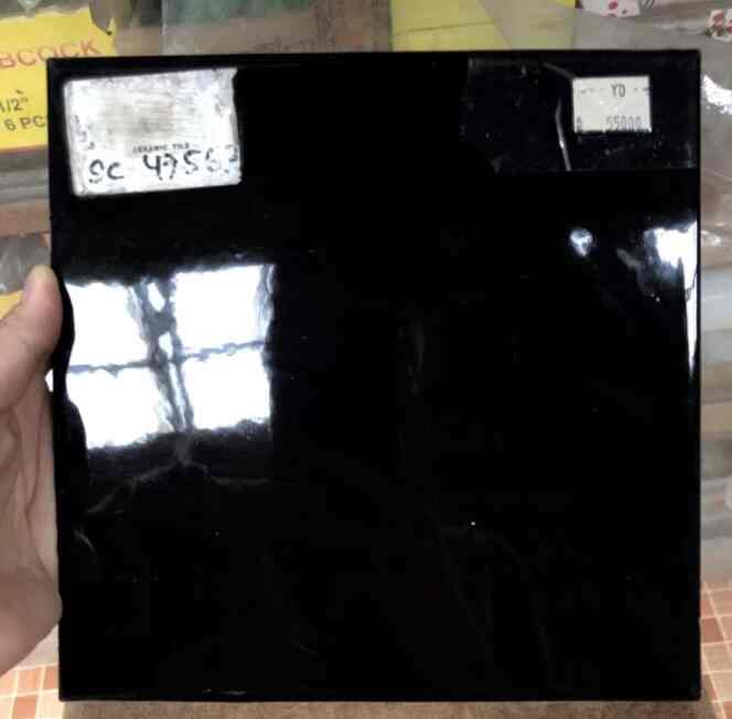 keramik 20x20 hitam