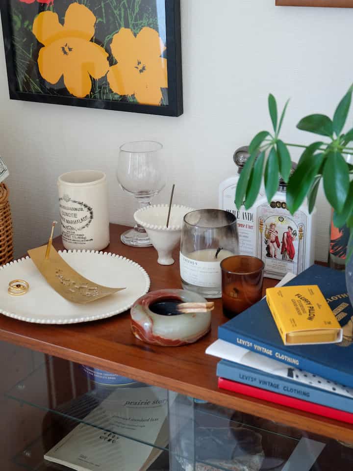 Banyak dari barang-barang lainnya adalah barang antik yang dibeli di pasar loak atau online, tapi saya suka karya aya courvoisier♡

Halus, elegan dan sangat lucu🫧

#Kabinet #インセンスホルダー #incenseholder #インテリア雑貨