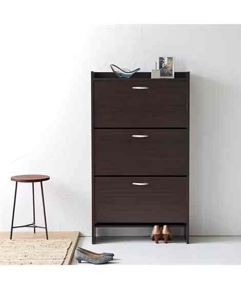 スペースを有効活用できるフラップ式シューズボックス