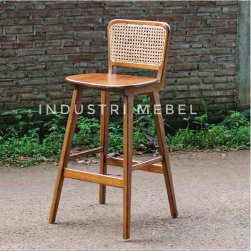 Kursi Bar Retro Rotan