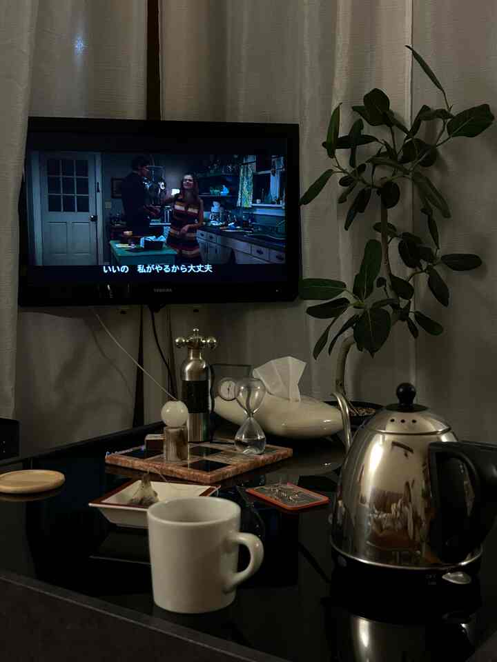 夜の映画タイム🎞️☕️
dretecのケトルが安いのに本当に優秀！！

#movie #プロジェクター #コーヒーカップ #コーヒータイム 