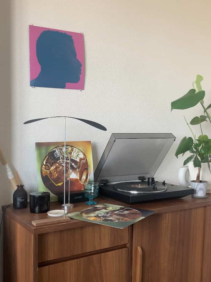 大好きなアーティスト #fkjの最新アルバムを流して3連休後朝に元気を入れました😃

ジャケットが私の部屋ととてもお似合いで素敵

#lp #lpプレーヤー #レコード