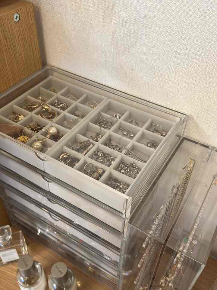ジュエリーボックス💎


#無印良品 #アクリルケース #アクセサリー収納 #ジュエリー収納 #アクセサリーボックス #ジュエリーボックス #メガネケース 