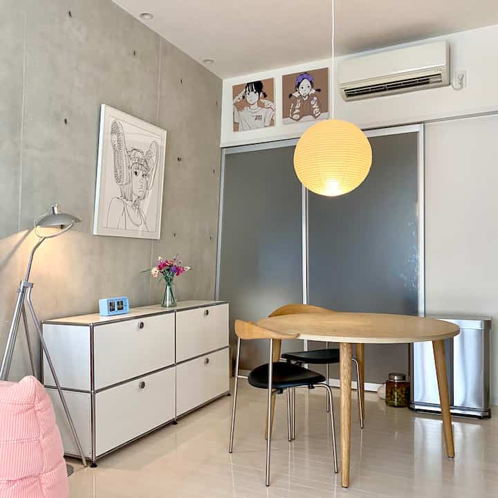 Ini penampakan ruang makannya
Kursinya dipakai bersama dengan ruangan lain, jadi bisa bertambah atau berkurang ❣️

#Isamu Noguchi #akari #照明インテリア #照明 #ダイニングテーブル #ダイニングルーム #ダイニングルームインテリア #ダイニングテーブルチェア #ダイニングスペース #モールテックス #usmハラー #カールハンセン #ゴミ箱 #SIMPLEHUMAN #アート