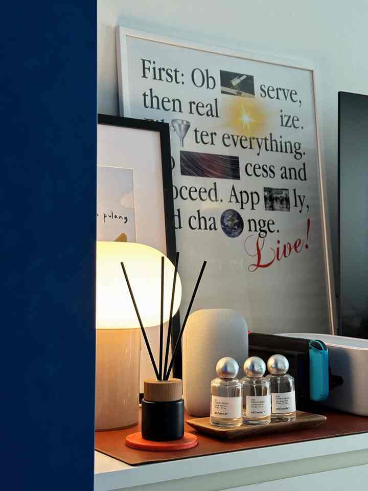 It’s a slow slow morning 🥹

Mau mulai merotasi art prints aah supaya kerasa baru suasananyaa 🎨🖼️

-

#eclectic #roomdecorinspo #aesthetichomedecor