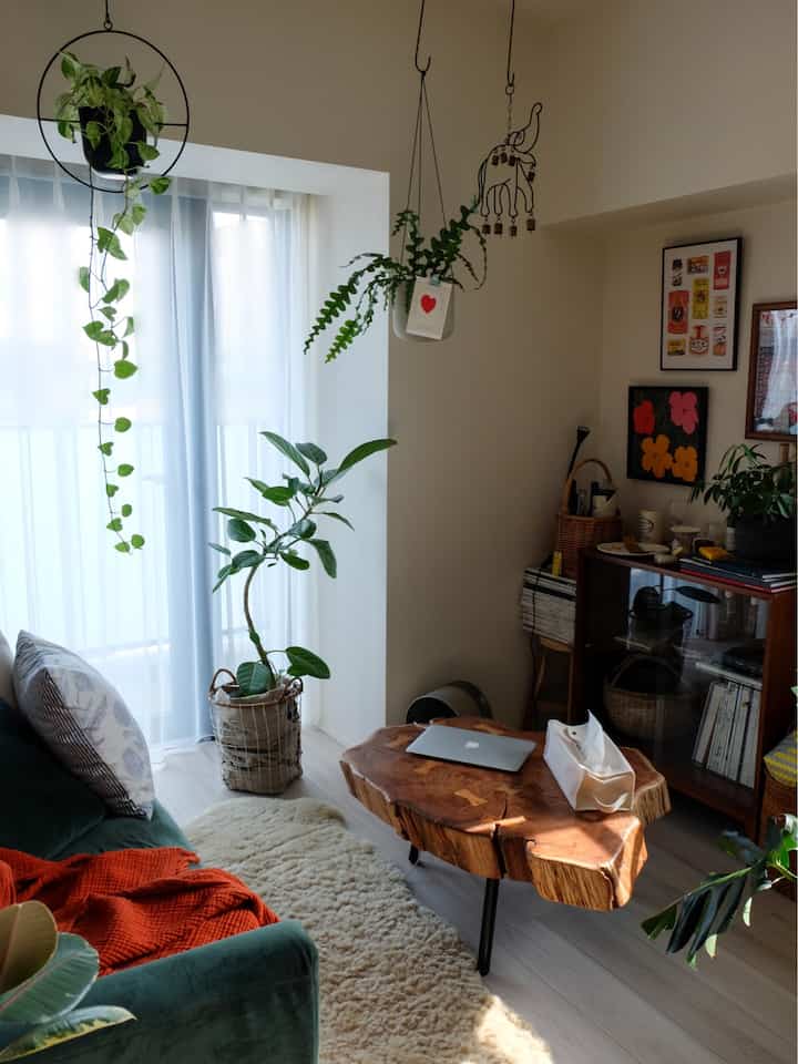 温かみのある部屋が好み☀️

#観葉植物 #観葉植物のある暮らし #ハンギンググリーン #インテリアグリーン #コーヒーテーブル #キャビネット #ジャーナルスタンダードファニチャー #鉢カバー #PUEBCO 