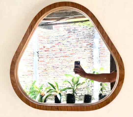 CERMIN KEKINIAN MODEL SEGITIGA