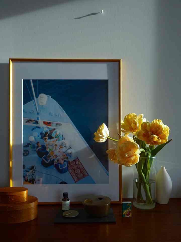 棚の上です。
お花があると部屋の雰囲気が素敵になるな〜
少し前の写真ですがお気に入りです☺️

#棚のインテリア #棚を飾る #花 #チューリップ 