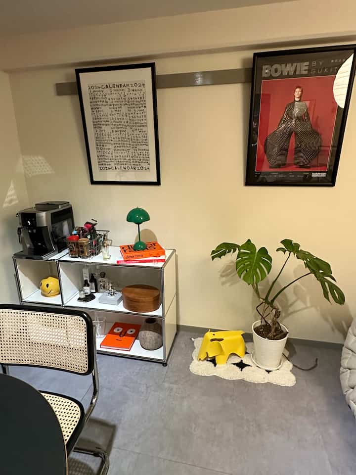 着々とお気に入りたちが増えていっています
サイドボードに置くものも少し変えたりとても楽しい☺️

#賃貸インテリア #マンションインテリア #リビングインテリア #観葉植物のある暮らし #ミッドセンチュリー#ミッドセンチュリーモダン #休日ランチ #cafe #usmhaller #interiordecor #homeinspo #midcentury #livstagrammer #mygoodroom #instahome #cozyhome
