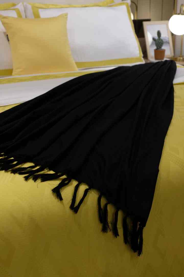 Fringe Throw Blanket - Hitam