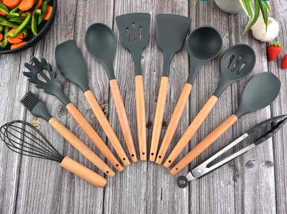 Kitchen Tool / Sutil Silicon Gagang Kayu