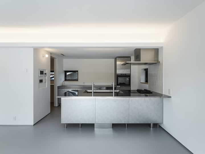 キッチン何もない状態。
こちらもここに家電や物が入っていきます。

#toyokitchen
#aeg
#rinnai #gline
#キッチン #ペニンシュラキッチン