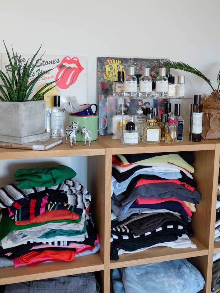 香水置いている所をスッキリさせてくて無印のアクリル仕切り棚を使ってみた🙆‍♀️

#香水 #ディスプレイ #ディスプレイ棚 #スタッキングシェルフ #アクリル #収納インテリア #無印用品 