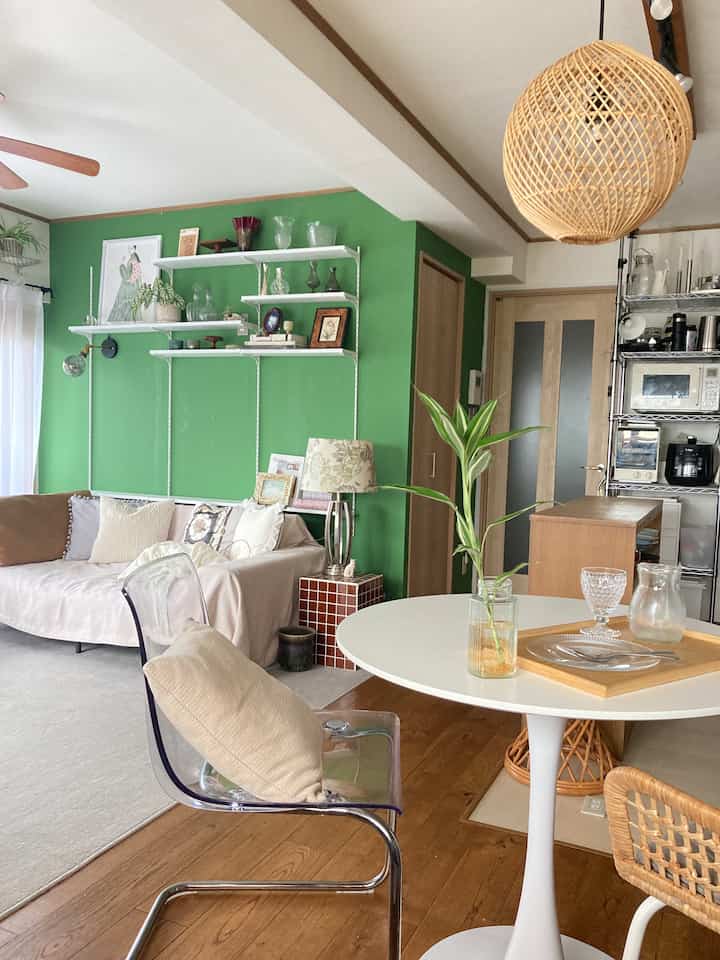 ダイニングテーブルは直径80センチです。
2人分の食事を並べてちょうどいいサイズ感です。
#ダイニングテーブル #ダイニングルームインテリア 