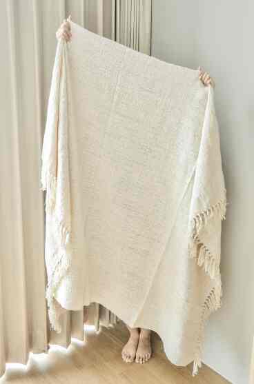 Senja Throw // Selimut Sofa Tenun Polos dengan Rumbai