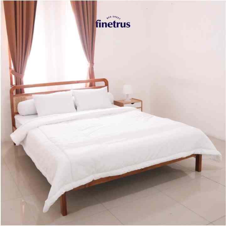 Bedcover Set Sprei - White