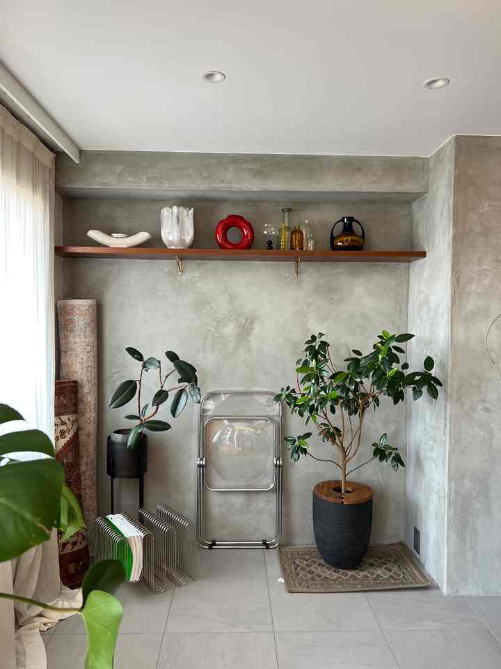 Ruang rak dekoratif di samping dapur 🏺

Itu dihiasi dengan vas bunga, tanaman hias, permadani, dll.
.
.
.
#hijau #greeninterior #flowerpot #foliageplant #vintageinterior #midcenturymodern #midcenturyfurniture #diningroom #mylvngrm
#Tanaman hias #観葉植物インテリア #観葉植物のある暮らし #グリーンのある部屋 #グリーンのある生活 #植木鉢 #鉢植え #フレンチゴム #モンステラ #リビングインテリア #リノベーションマンション #マンションリノベーション #ミッドセンチュリーモダン #ミッドセンチュリーインテリア #日々の暮らし
