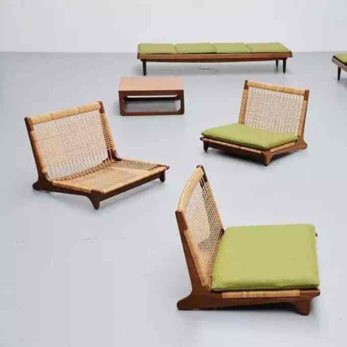 Meja Makan Lesehan 4 Kursi Rotan