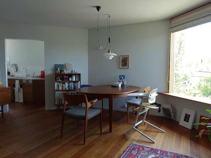 リビングダイニングです。
ルイスポールセンのライトの高さひとつで
雰囲気が結構変わるので、色々試してます✊

#リビングルームのインテリア #リビングルーム 
#ペンダント照明 #リビングダイニング 