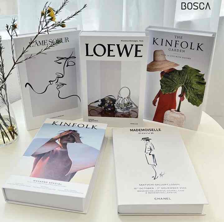 Buku Pajangan Dekorasi