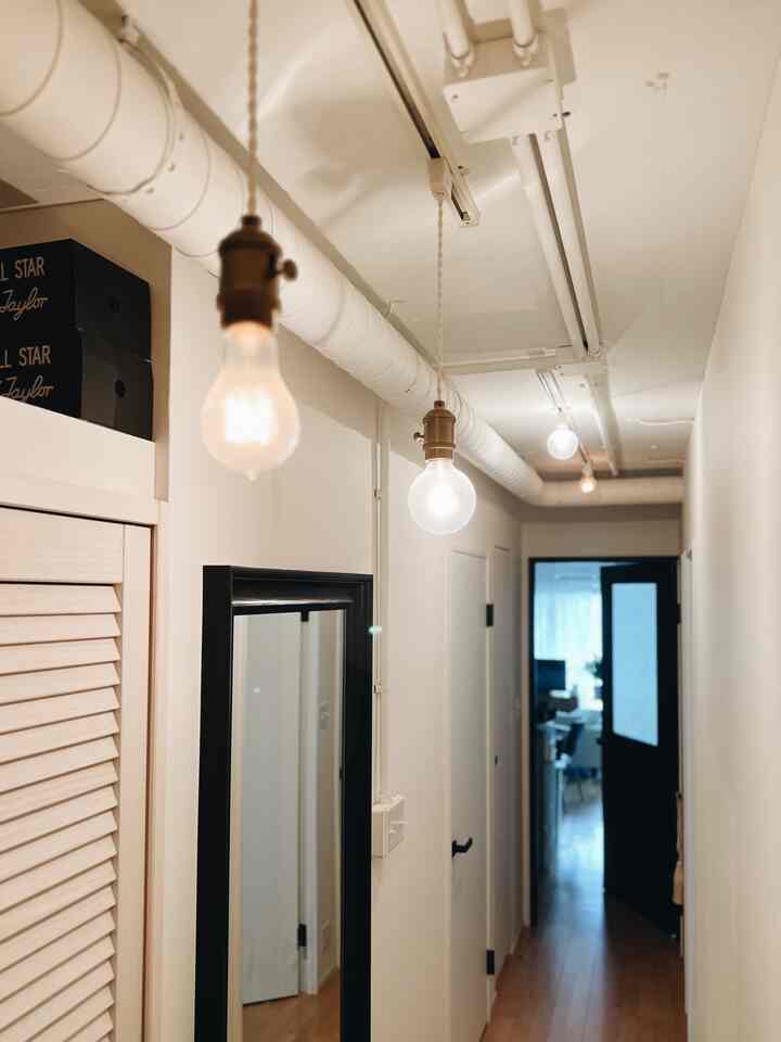 日の入りが早くなって
秋を感じる〜🍂

#玄関 #玄関インテリア #玄関照明 #玄関デザイン 