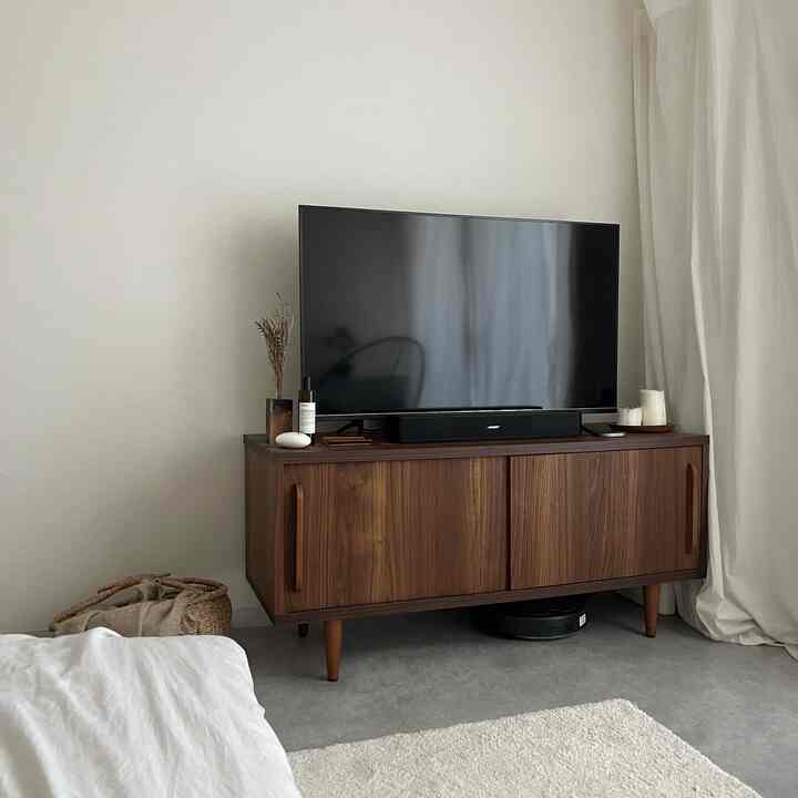 TVコーナー側view 𓁏

#TVボード #TV台 #lowya #フラワーベース #花瓶 #antworksgallery #ルームフレグランス #aesop #ハンドクリーム #chanel #お香立て #香十 #キャンドル #ikea #お皿 #ダイソー #ホワイトインテリア  #ナチュラルインテリア #海外インテリア #和風インテリア #シンプルインテリア #一人暮らし #一人暮らしインテリア  #ワンルーム #ワンルームインテリア #interior #room #home