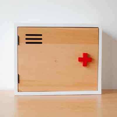 Kotak Obat P3K Kayu
