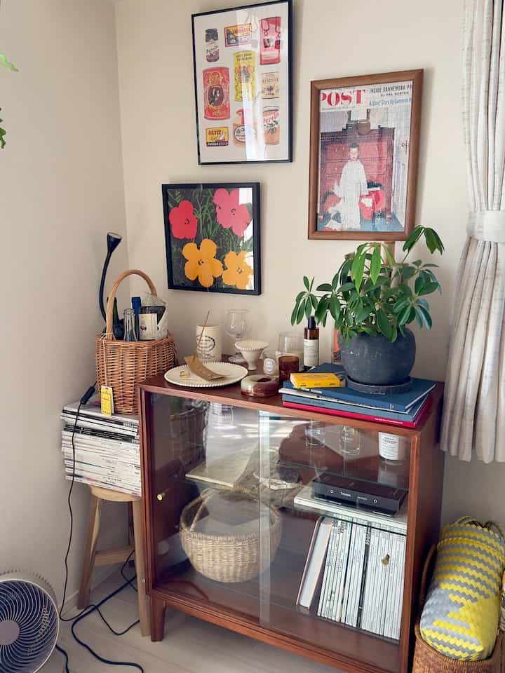 ガラスキャビネットの上は大好きな香りコーナー。

お香にキャンドルにルームスプレーに...

ちょこちょこお気に入りを増やしていきたいスペース🤍


#インセンスホルダー #お香立て #お香 #キャンドル #ディプティック #diptyque #キャビネット #ガラスキャビネット #incenseholder #リビングインテリア #ジャーナルスタンダードファニチャー #お気に入りスペース #インテリア雑貨 