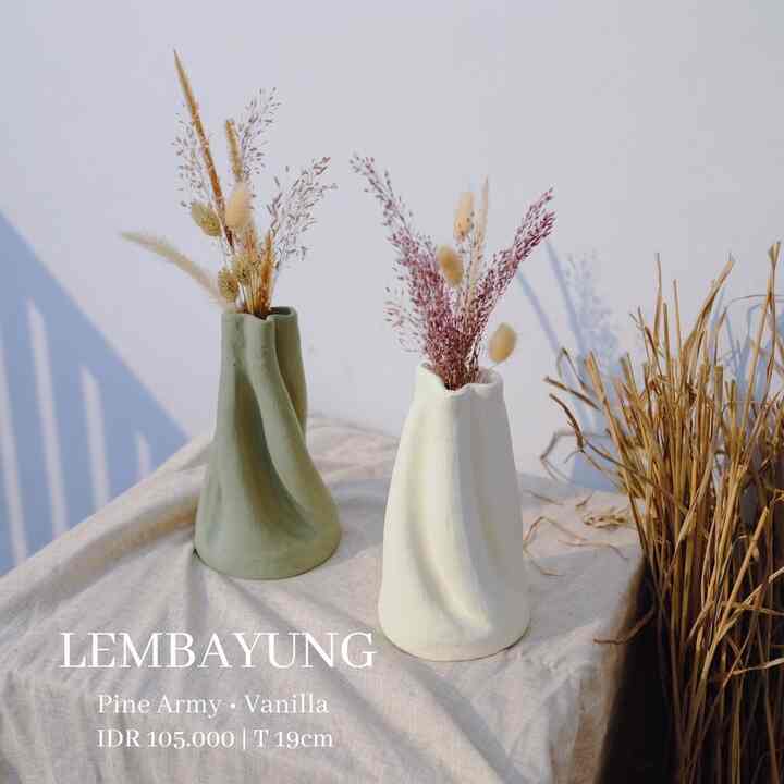 Lembayung Vase