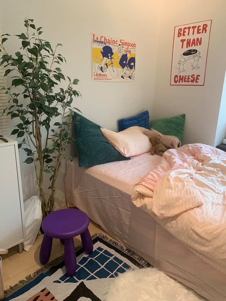 たまにはピンク色に🩷



#ワンルームインテリア 
#ベッドルームスタイリング 